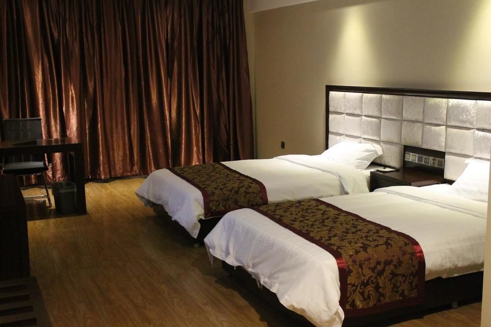 Weishi International Hotel Qingzhou Экстерьер фото