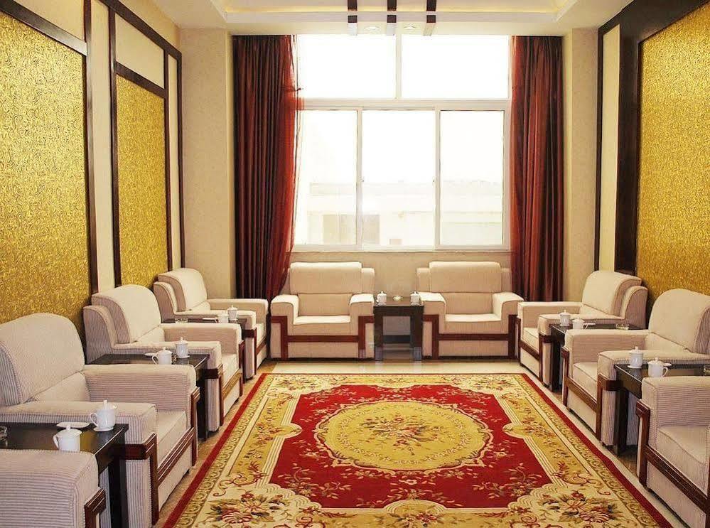 Weishi International Hotel Qingzhou Экстерьер фото