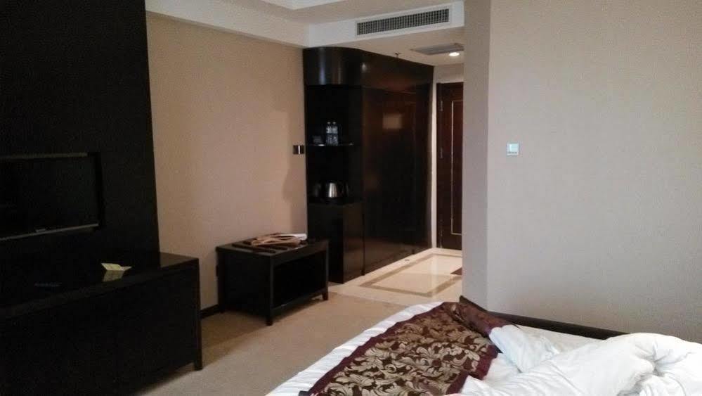 Weishi International Hotel Qingzhou Экстерьер фото